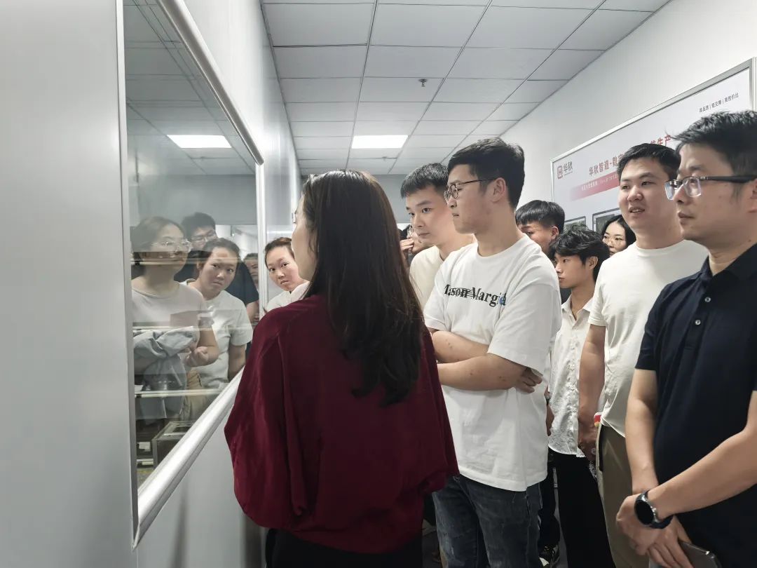 智造零距離 百名學員探秘SMT智造，凡億教育走進華秋電子長沙望城工廠